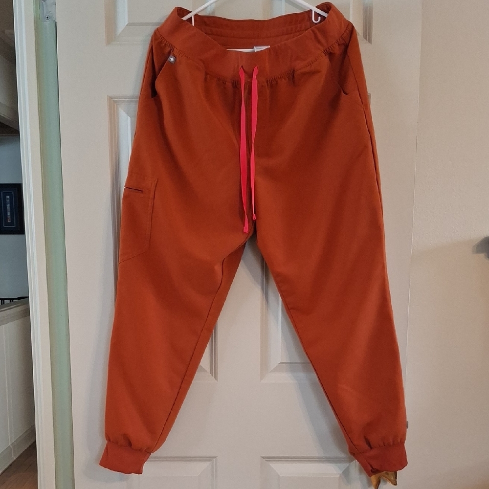 Figs High Waisted Zamora Jogger Scrub Pants - Dirty Chai
